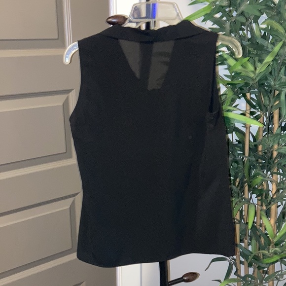 ⭐️Calvin Klein ruffled sleeveless blouse⭐️ - Picture 2 of 2